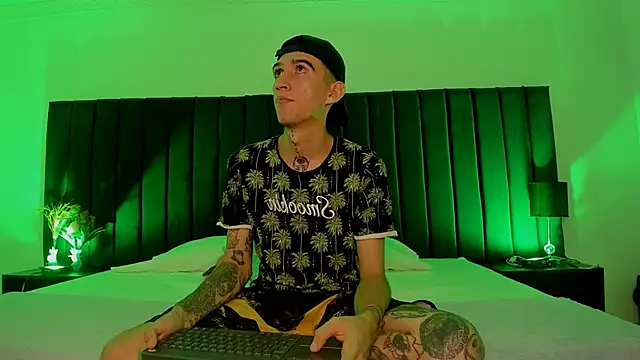 dominik thompson777 online show from September 18, 2025, 2:35 am