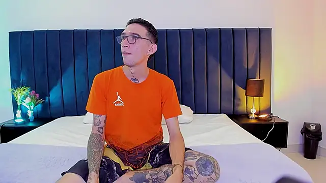 dominik thompson777 online show from September 20, 2025, 3:40 am