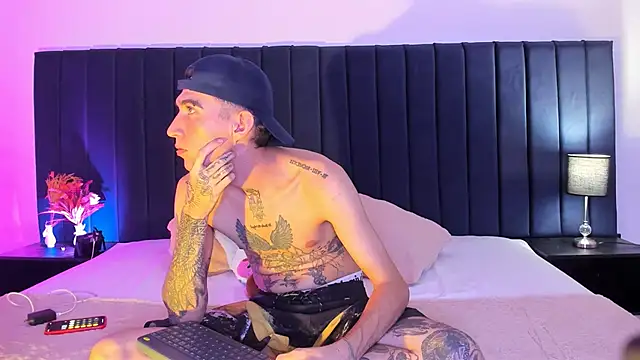 dominik thompson777 online show from September 25, 2025, 5:11 am