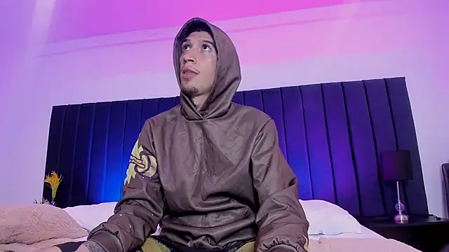 dominik thompson777 online show from November 4, 2025, 7:51 am