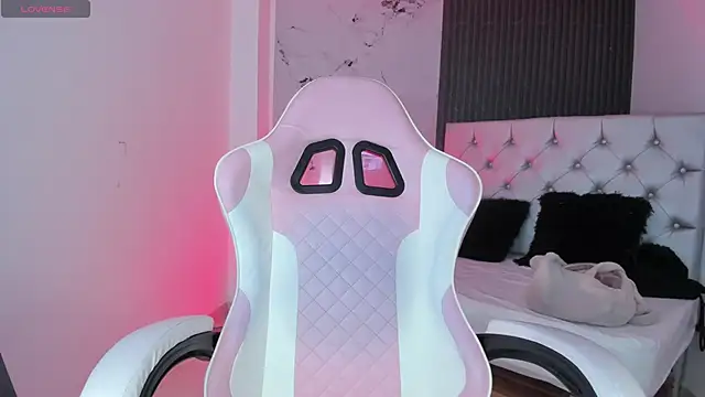 chloesagee online show from October 29, 2025, 11:06 pm