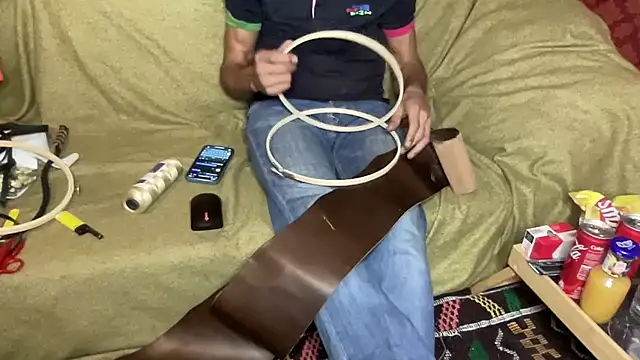 JUSTFORRICH online show from December 1, 2025, 12:15 am