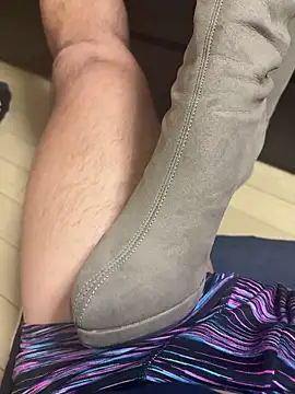 Snapshot of shell215 chatting on January 13, 2026, 2:33 pm shell215 online show from January 13, 2026, 2:33 pm