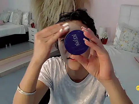 nathalialoes1 online show from October 4, 2025, 7:12 pm