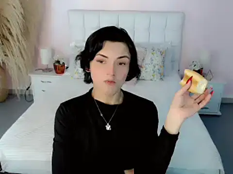 nathalialoes1 online show from October 12, 2025, 7:13 pm