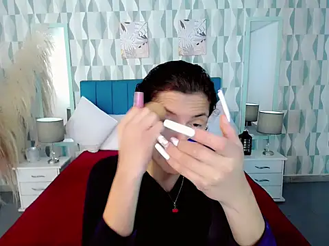 nathalialoes1 online show from November 5, 2025, 7:25 pm