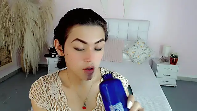 nathalialoes1 online show from December 21, 2025, 6:37 pm