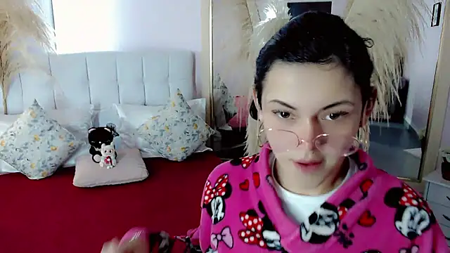 nathalialoes1 online show from January 12, 2026, 7:08 pm