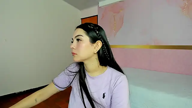 milk candy18 online show from September 19, 2025, 1:01 pm