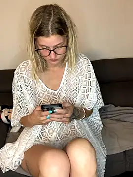 Lesamantssexy online show from November 3, 2025, 7:15 pm