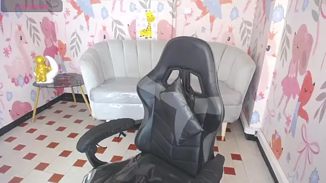 Luna Star v online show from October 24, 2025, 3:14 am