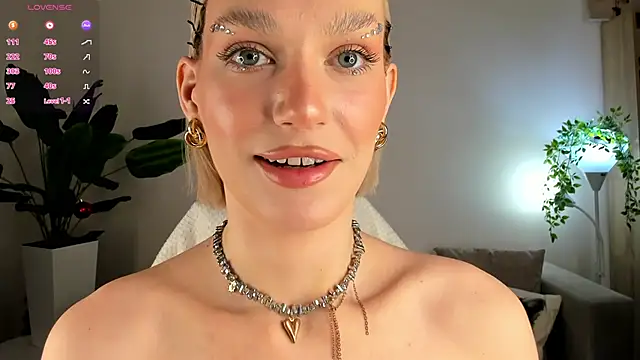 Snapshot of Ice_Strawberry chatting on January 17, 2026, 3:22 am Ice Strawberry online show from January 17, 2026, 3:22 am