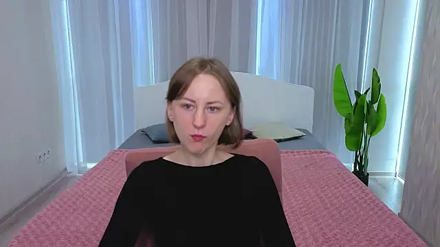 LuluChiiii online show from October 6, 2025, 9:51 am