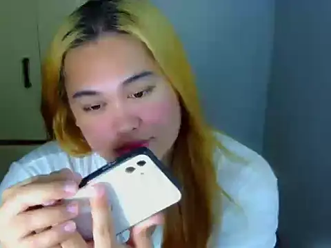 Snapshot of Annierose_ts chatting on February 17, 2026, 8:04 pm Annierose ts online show from February 17, 2026, 8:04 pm