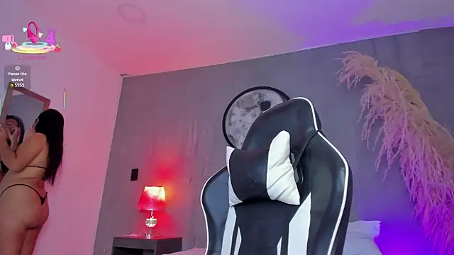 luccia smith online show from November 29, 2025, 2:25 am