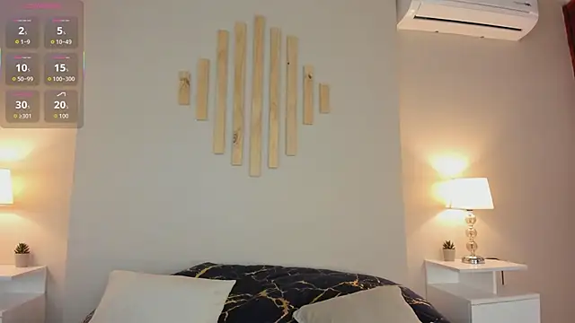 natachadiaz  online show from September 18, 2025, 11:23 am