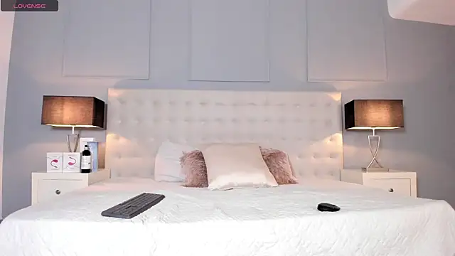 KellyRooss online show from September 18, 2025, 12:29 pm