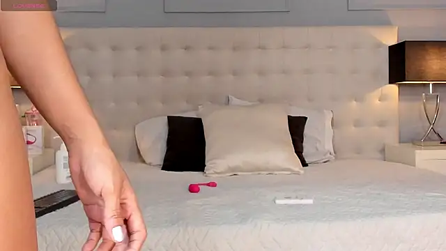 KellyRooss online show from October 16, 2025, 12:28 pm