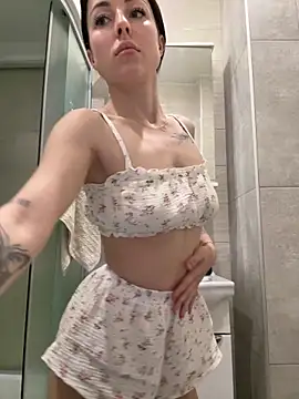 SakuraSara online show from October 13, 2025, 4:12 am