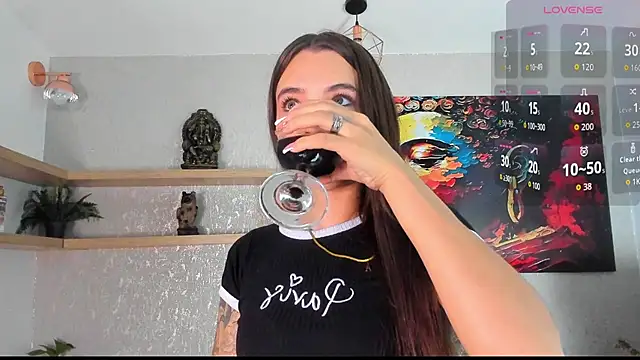 aitana baker  online show from March 31, 2026, 4:35 am