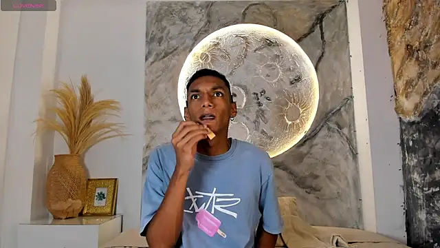 JulienSaint online show from April 14, 2026, 11:38 am