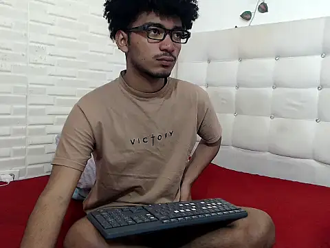 felipecams123 online show from September 24, 2025, 1:20 am