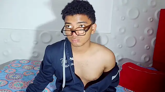 felipecams123 online show from December 22, 2025, 5:21 pm