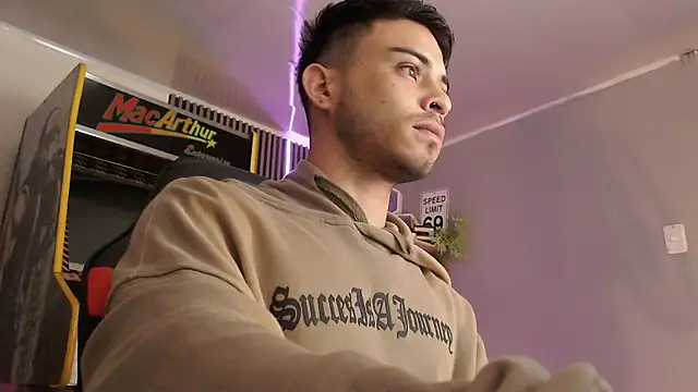 Bastian MCcormick online show from September 19, 2025, 12:39 pm