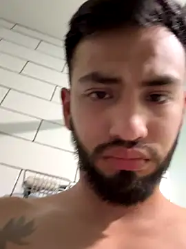 Yinigi online show from October 3, 2025, 2:58 pm