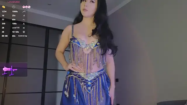 lunajii online show from October 11, 2025, 3:06 am