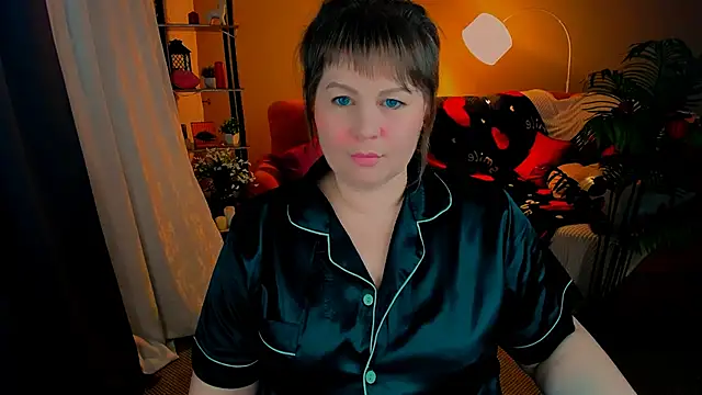 CrystaalStaar online show from February 12, 2026, 8:26 pm