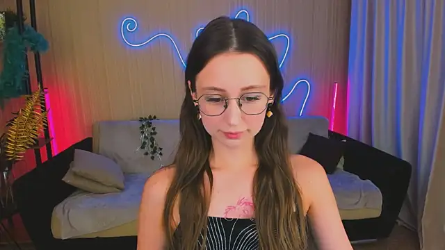 YourLovellyStory online show from October 14, 2025, 4:19 pm