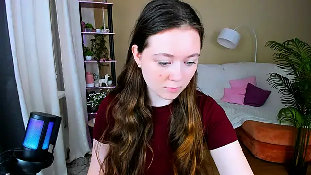 AlluringLookk online show from September 22, 2025, 12:18 pm