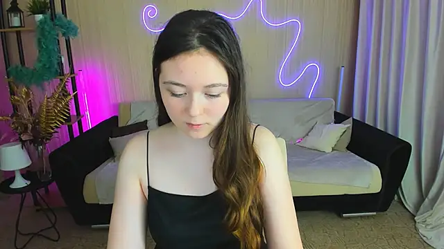 AlluringLookk online show from October 3, 2025, 6:27 pm