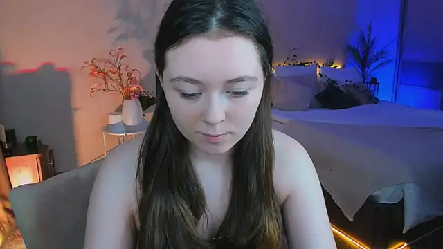 AlluringLookk online show from November 23, 2025, 4:18 pm