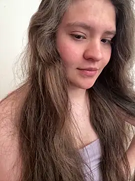 Emilyybennet  online show from April 13, 2026, 4:12 pm