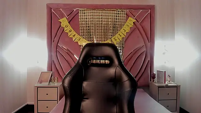 Emilia Bons online show from October 31, 2025, 2:51 pm