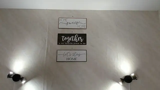 Emilia Bons online show from December 17, 2025, 1:44 am