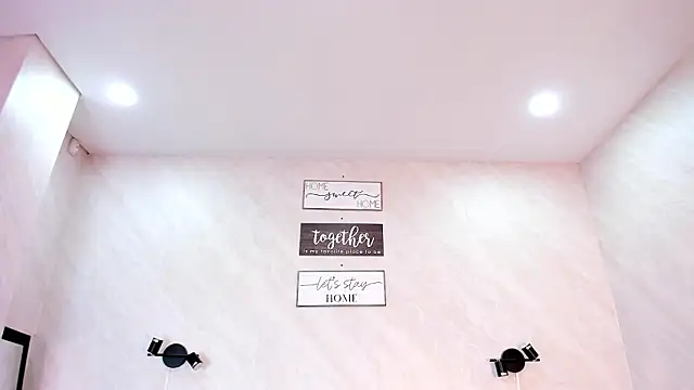 Emilia Bons online show from February 4, 2026, 1:44 am