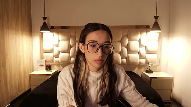 Emilia Bons online show from February 9, 2026, 2:10 pm