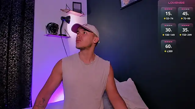 MarkSantozz online show from April 15, 2026, 7:32 pm