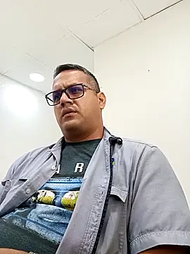 geimos36 online show from October 7, 2025, 5:43 pm