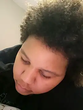 chocolate bella online show from September 24, 2025, 4:10 pm