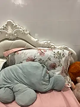 Beiiu 18 online show from October 31, 2025, 8:10 pm