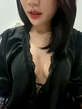 Beiiu 18 online show from November 8, 2025, 9:35 pm