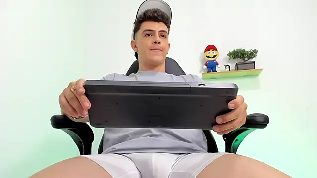 Mikecooper online show from November 12, 2025, 11:25 pm