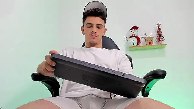 Mikecooper online show from December 15, 2025, 10:58 pm