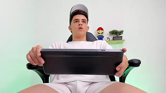 Mikecooper online show from January 17, 2026, 7:28 pm