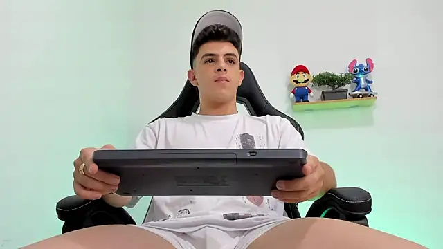 Mikecooper online show from February 25, 2026, 1:37 am