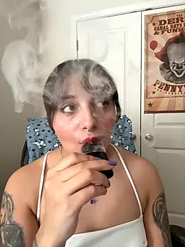 CharmingMaddie online show from December 5, 2025, 5:53 pm